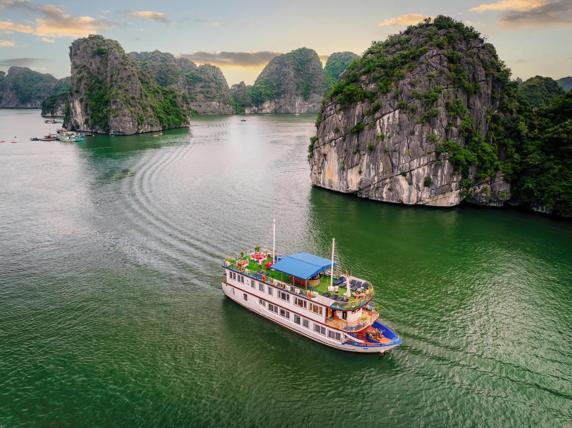 Sunlight Cruise Hotel Ha Long Exterior foto